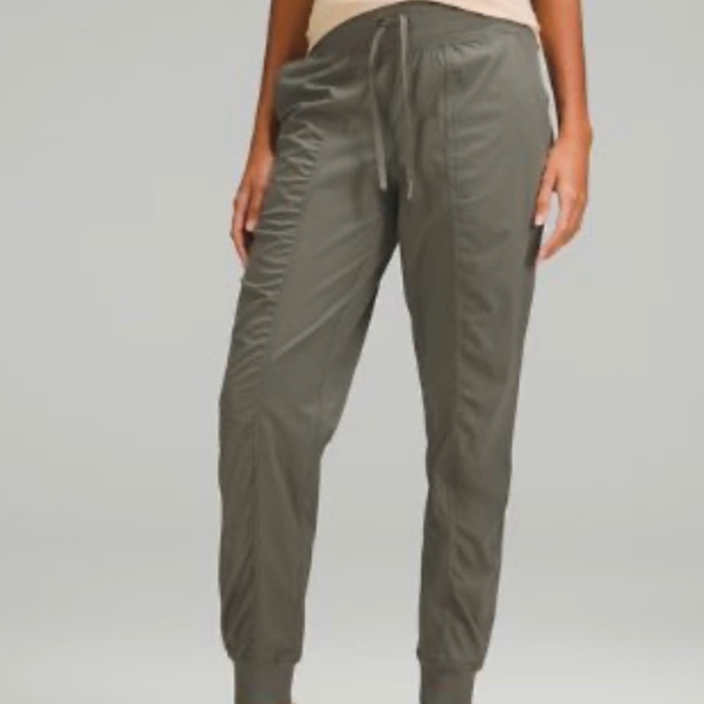 Lululemon Dance Studio Army  Green Joggers Size 6 EUC!!! 🍂🍃🌱🍁